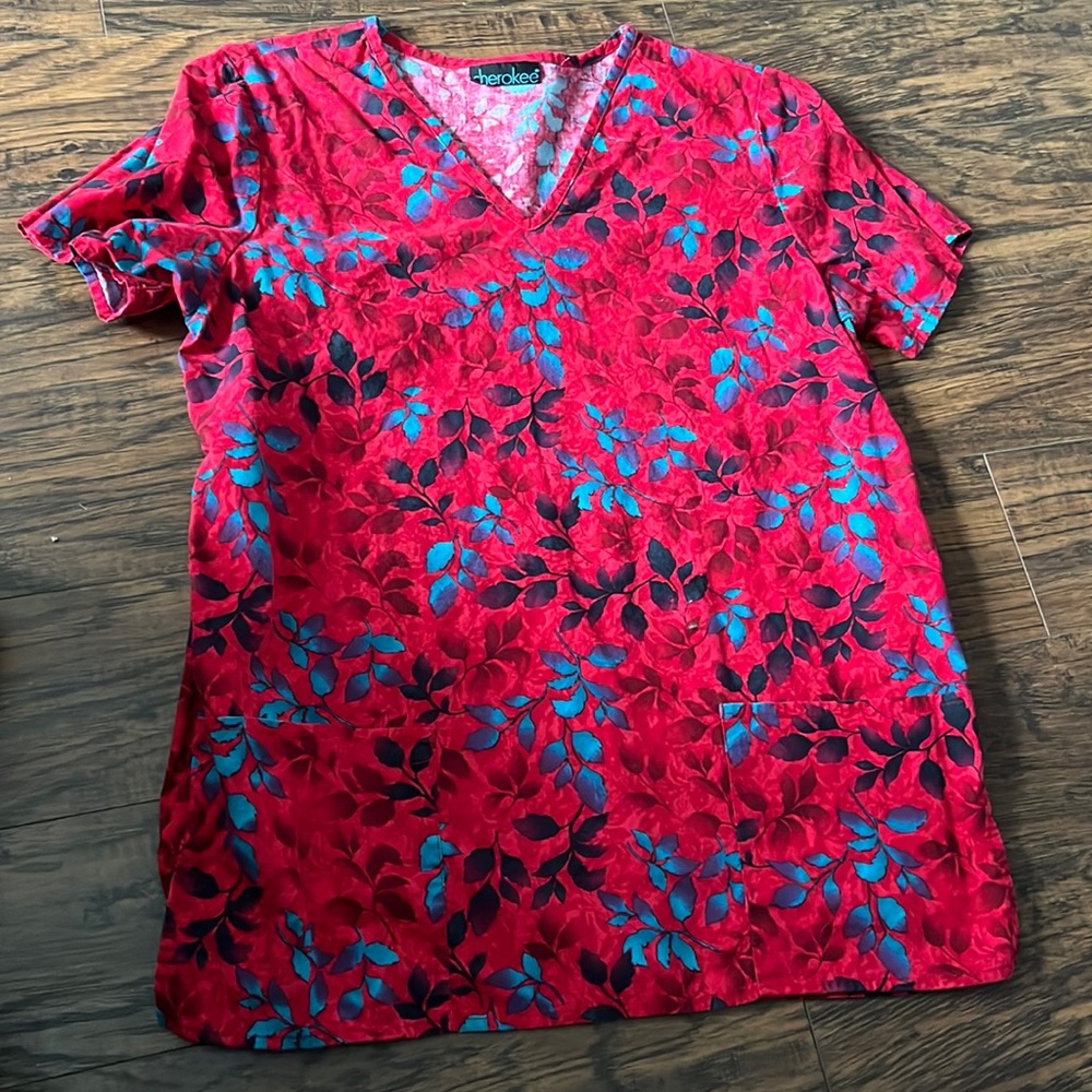 Leaf Scrub Top